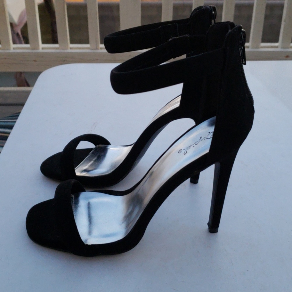 qupid black suede stilettos